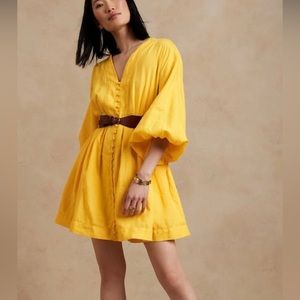 New with Tags - BR linen mini dress with a flowy shape and balloon sleeves.